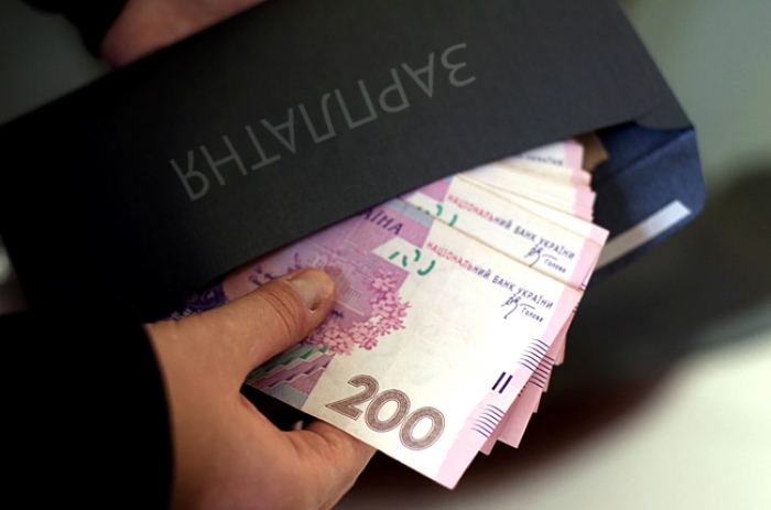 Закарпатських підприємців оштрафували за зарплати "в конвертах"