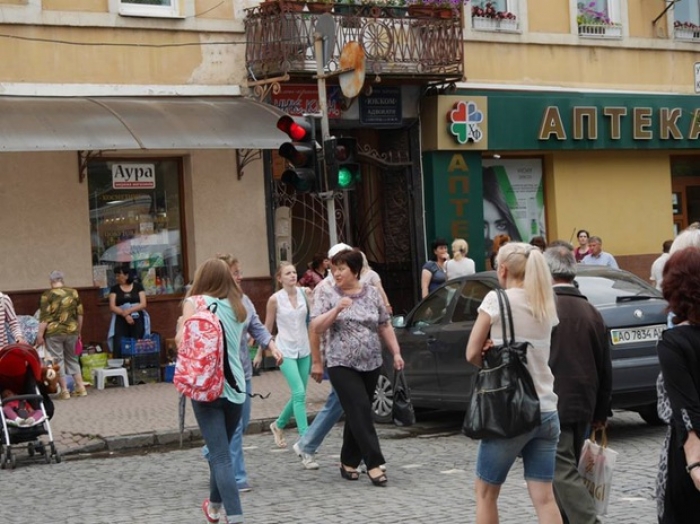 У центрі Ужгорода прочистять каналізацію та відновлять світлофор