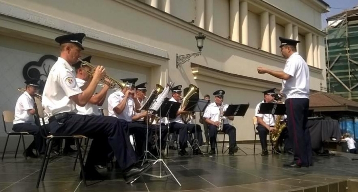 Поліцейський оркестр в Ужгороді завтра почне традиційний виступ раніше, ніж завжди