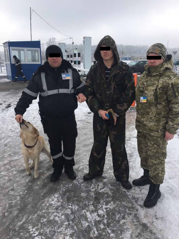 Закарпатські прикордонники віддали угорським колегам спійманого на "Лужанці" втікача