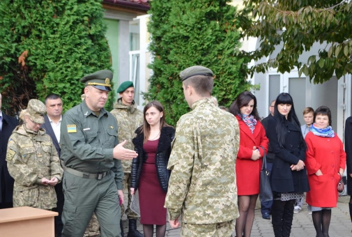 Закарпатські прикордонники привітали зі святом вихованців військового ліцею 