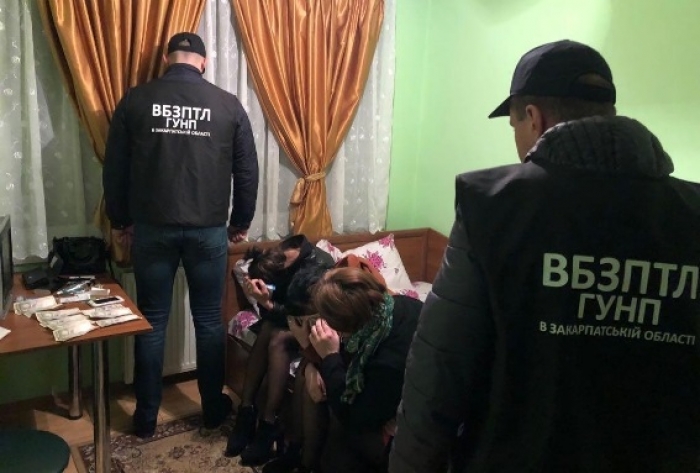 Мешканка Тячівщини фігурує ще в одній справі втягнення жінок до занять проституцією