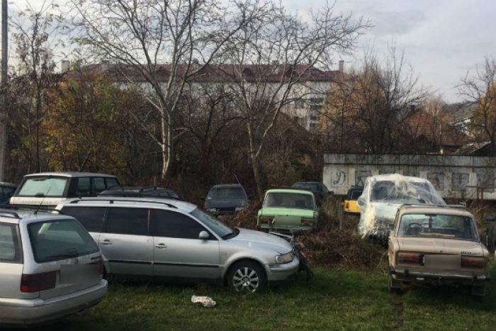 На Виноградівщині поліція затримала крадіїв, що грабували автівки на штрафмайданчику