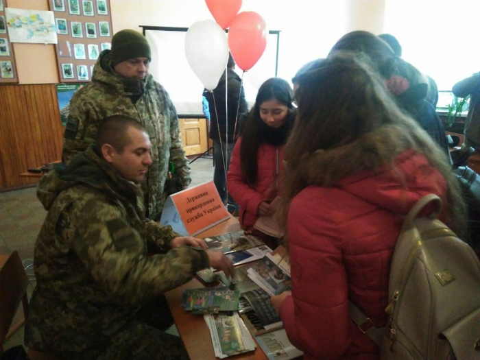 Про перспективи військової служби за контрактом стражі кордонів Закарпаття розповіли на "Ярмарку кар’єри"