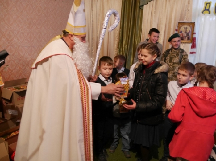 Діти Ужгородщини отримали солодкі гостинці та іграшки від Святого Миколая