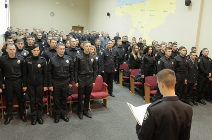В Ужгороді 62 "новоспечені" поліцейські присягнули на вірність народу України