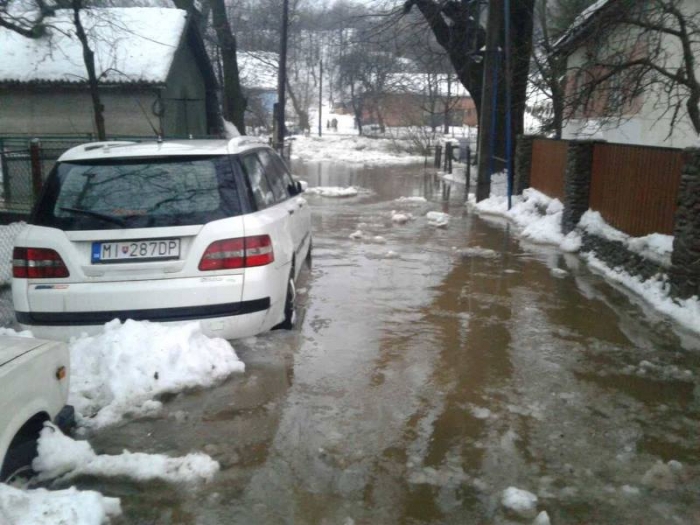 На Закарпатті воду з затоплених сіл відкачуватимуть насосами