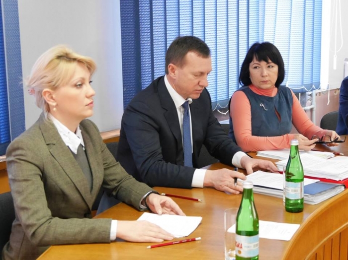 В Ужгороді взялися за прибирання білбордів, які заважають водіям та захаращують центр міста