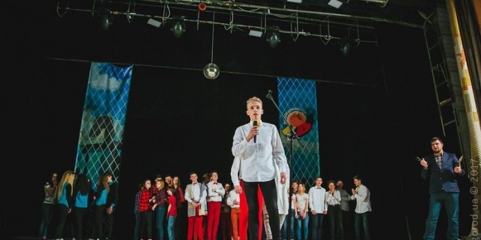 КВН-івські змагання школярів зібрали в Ужгороді аншлаг