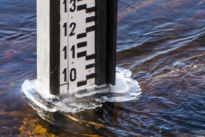 Угорські водники забезпечили прохід льодоходу – вода в Тисі опустилася на 2 метри
