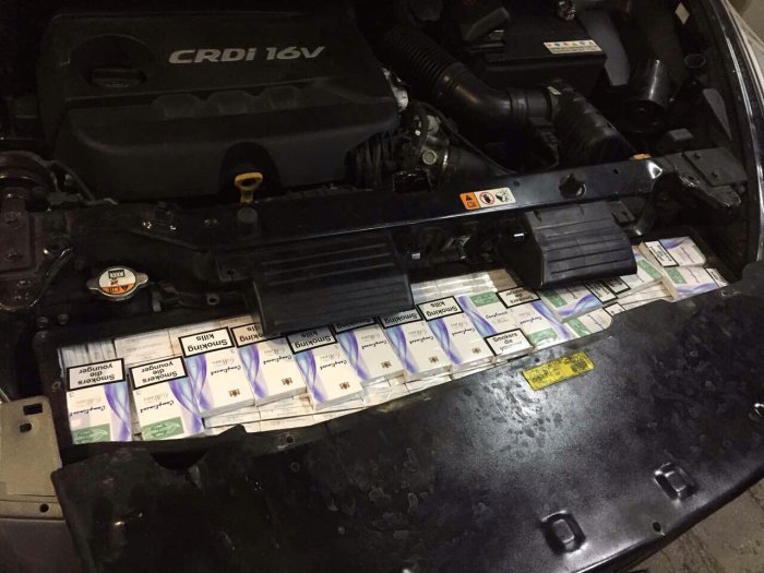 Закарпатські митники не випустили в Європу 6, 5 тис. пачок "лівих" цигарок