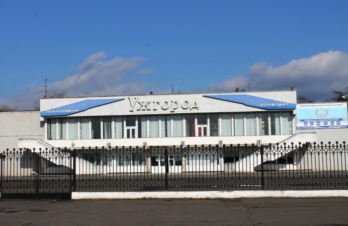 Закарпатські депутати б’ють на сполох: край залишили без авіаційного сполучення зі столицею