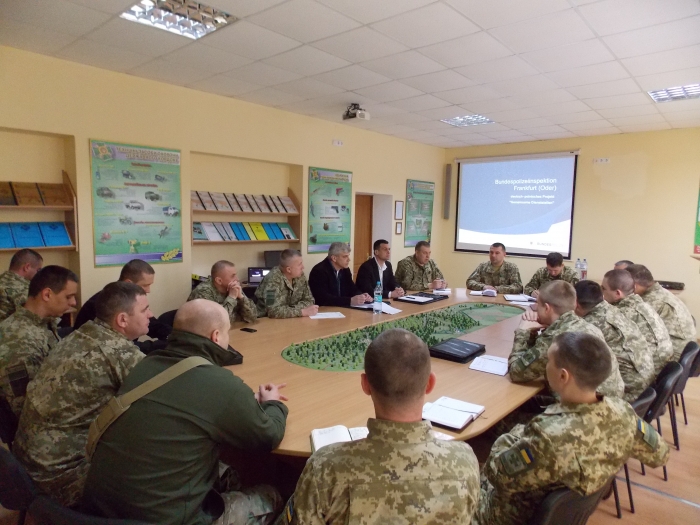 Німецькі поліцейські у дружній атмосфері вчили закарпатських прикордонників боротися з транскордонною злочинністю