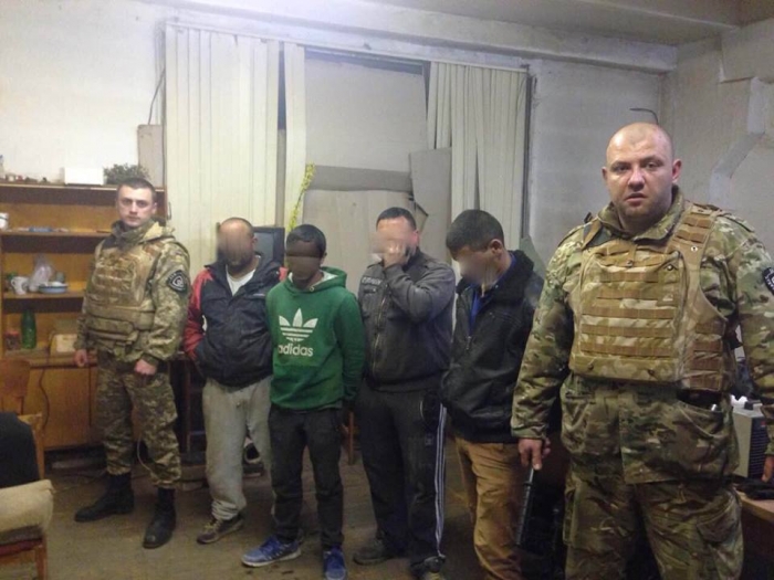Чотирьох злодіїв "на гарячому" зловили в Ужгороді працівники приватної охороннї фірми
