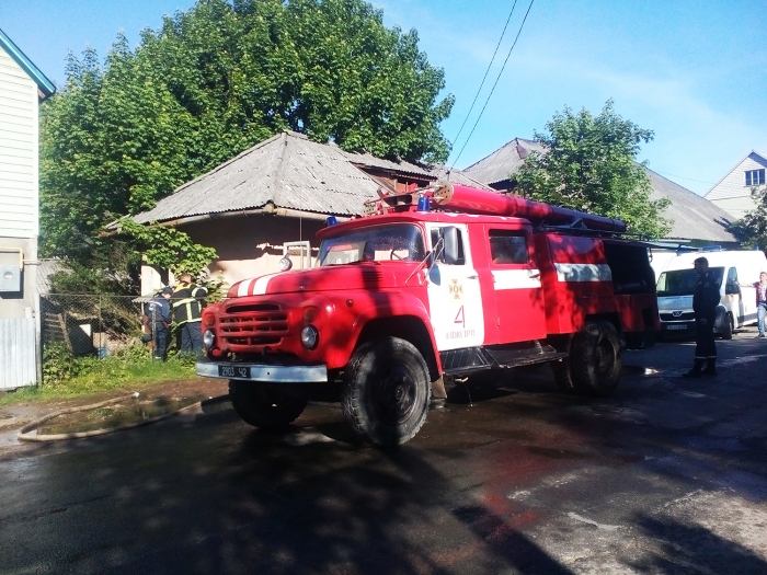 Міжгірські вогнеборці подарували друге життя власнику будинку на пожежі