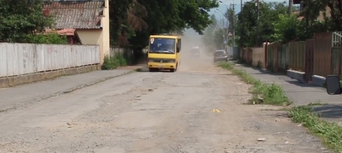 У Мукачеві найбільше страждають від бездоріжжя місцеві жителі