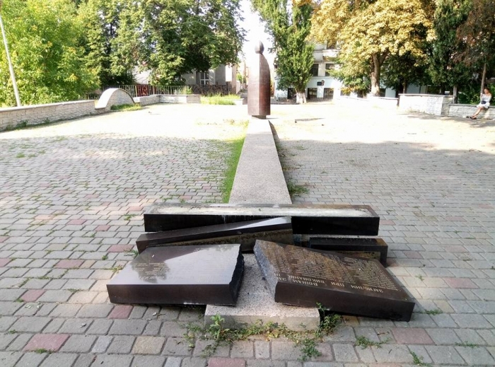 "Афганський" монумент розвалили невідомі в Ужгороді