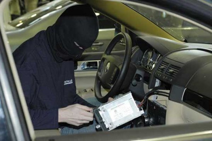 Поліція розшукала хустського викрадача магнітоли з «Mercedes Sprinter»