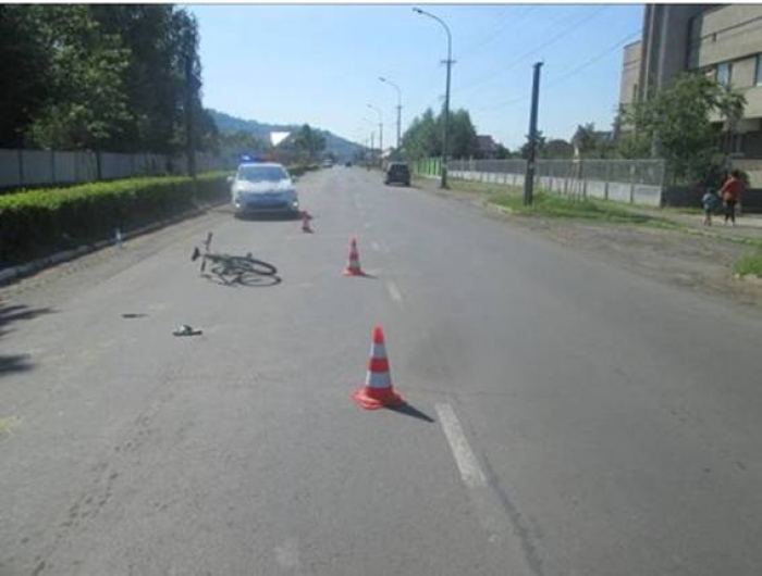 Поліцейські встановлюють деталі ДТП з неповнолітнім велосипедистом у Мукачеві