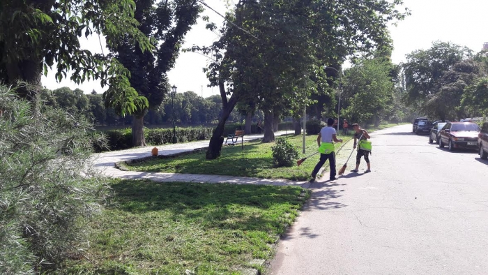 Які роботи проводять комунальники в Ужгороді сьогодні