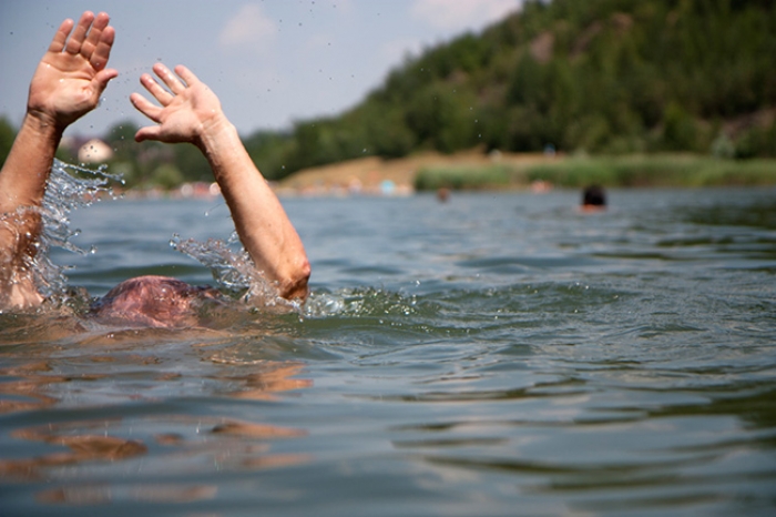 Приватні води "затягнули" на дно чоловіка на Закарпатті