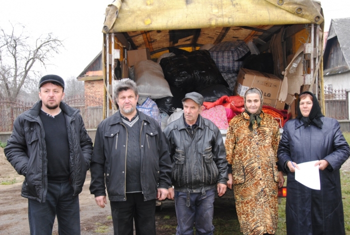 Священники села Іза на Хустщині відправили в зону АТО три тони гуманітарки