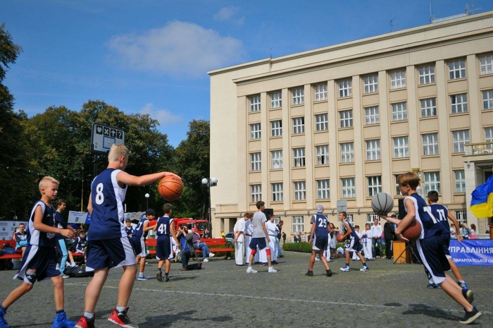 Площа Народна в Ужгороді на один день стала Спортивною