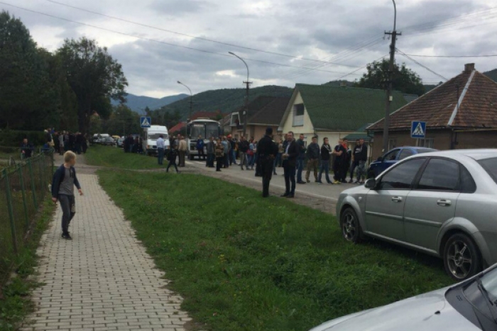 "Мінеральна" Поляна провела "водопровідну" протестну акцію мирно, без жодних ексцесів