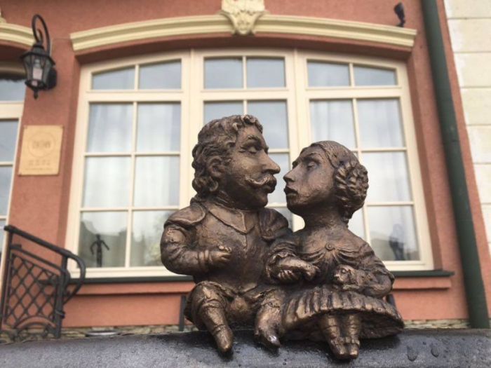 Маленькі скульптури найменшого обласного центру України – всі в захваті
