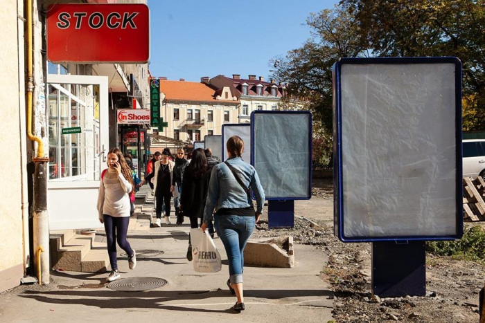 Сіті-лайти на площі Петефі в Ужгороді встановлено самовільно, міський голова доручив звернутися до правоохоронців