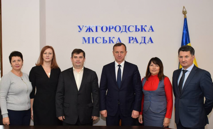 В Ужгородському ЦНАПі згодом запровадять надання додаткових послуг – підписано угоду