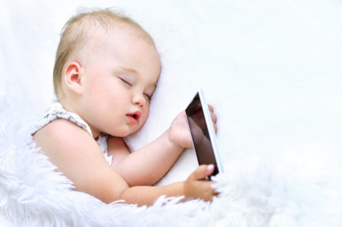 З якого віку можна давати дітині телефон чи планшет? – Питання ґаджетів турбує багатьох батьків-закарпатців