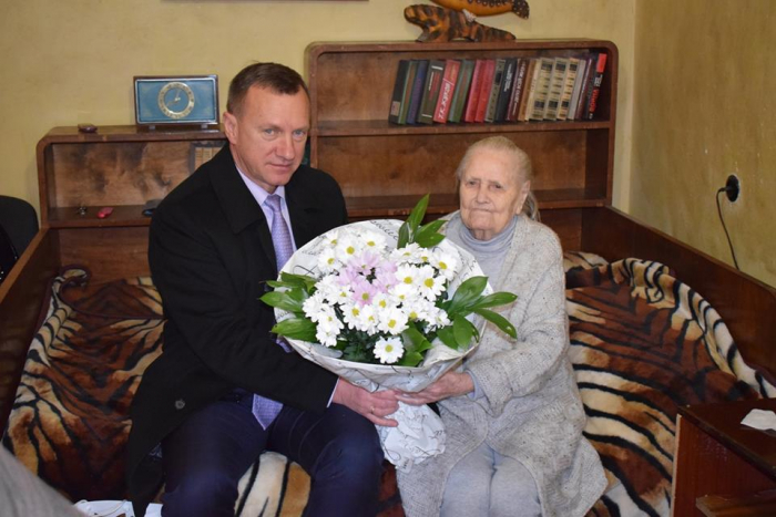 Ужгородка відзначила 100-літній ювілей: міськрада готує подарунок у розмірі 5 тисяч гривень