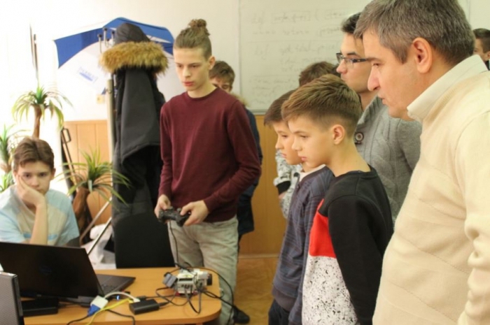 Ужгородські школярі програмують роботів: триває реєстрація на цікавий гурток!