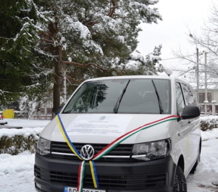Добра справа напередодні різдвяних свят: дитбудинок у Сваляві отримав нове авто