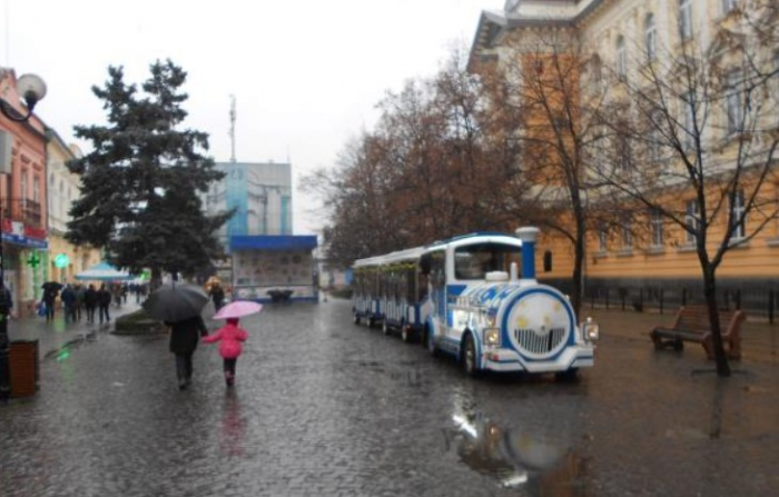 Екскурсійний потяг з української столиці тепер їздитиме вуличками закарпатського Берегова