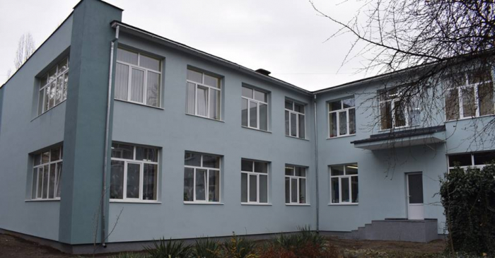 В Ужгороді школа з угорською мовою навчання – угорськомовна гімназія – з оновленим фасадом (ФОТО)