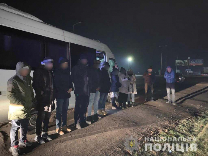 Киянин довіз нелегальних мігрантів лише до села на Ужгородщині (ФОТО)