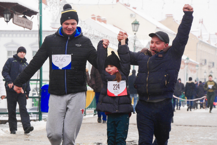 "Пробіжи-допоможи": понад 200 ужгородців взяли участь у благодійному забігу 