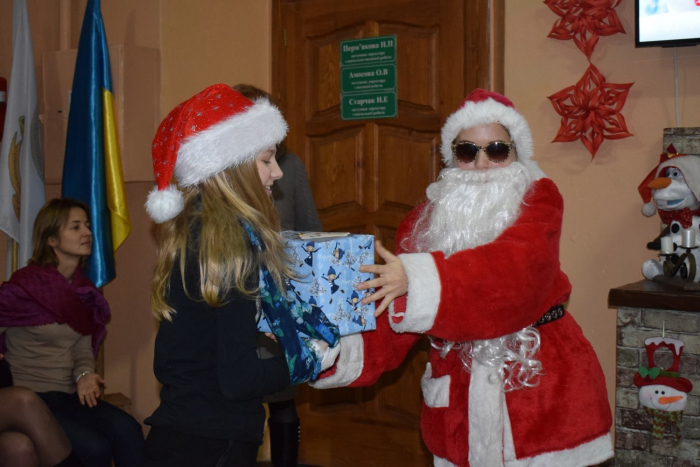 В Ужгородську школу №3 завітав "Таємний Санта"