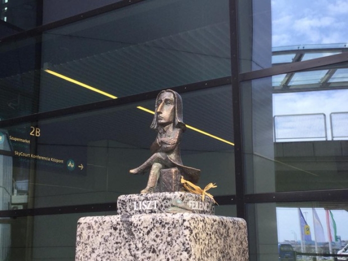 "Закарпатський" пам’ятник Ференцу Лісту відкрили у будапештському аеропорту