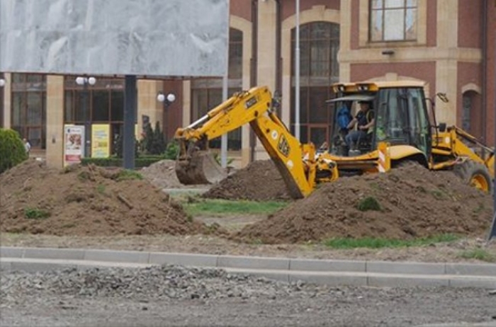 В Ужгороді тривають роботи з реконструкції площі Кірпи