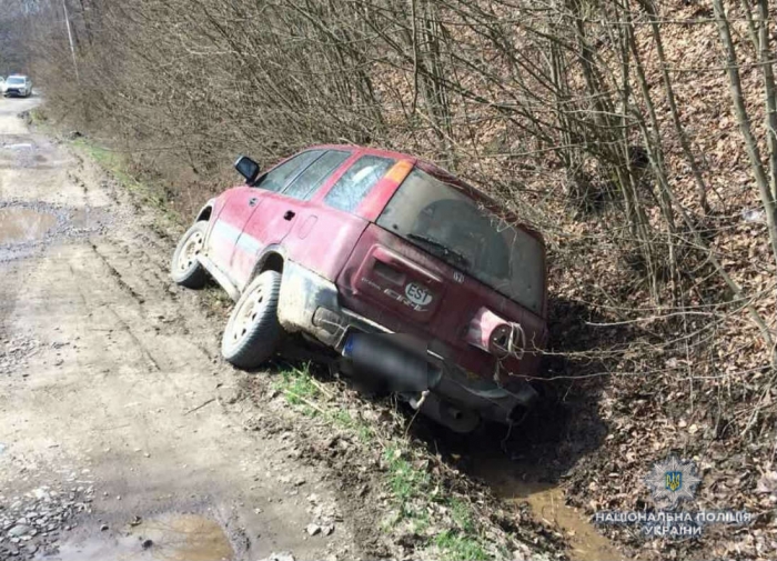 На Закарпатті полісмени виявили чотирьох п’яних водіїв, троє з яких скоїли ДТП