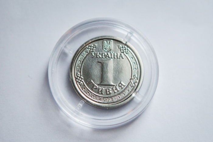 Від сьогодні закарпатці зможуть "подзвеніти" новими монетами номіналом 1 і 2 гривні