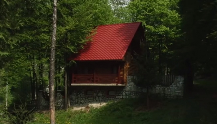 Мальовниче село на Тячівщині, де лікують чорною водою, все більше манить туристів