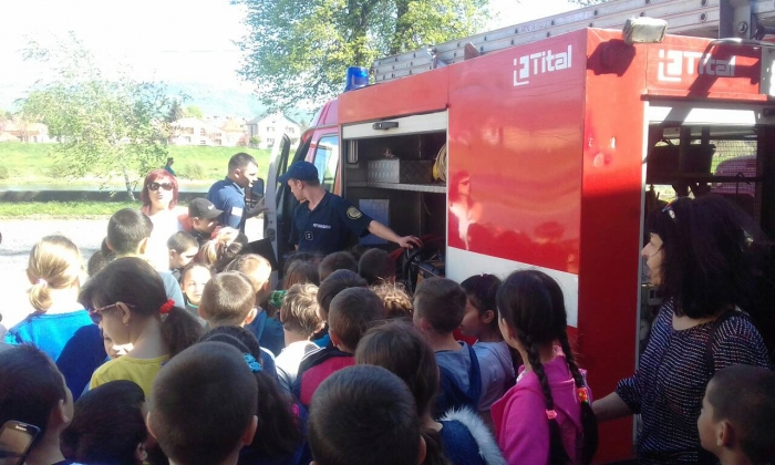 На Закарпатті рятувальники продовжують навчати місцеве населення правилам безпеки життєдіяльності
