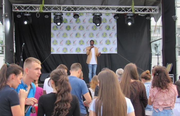 "Тиждень студентської дружби" в УжНУ завершився феєричним фестивалем 