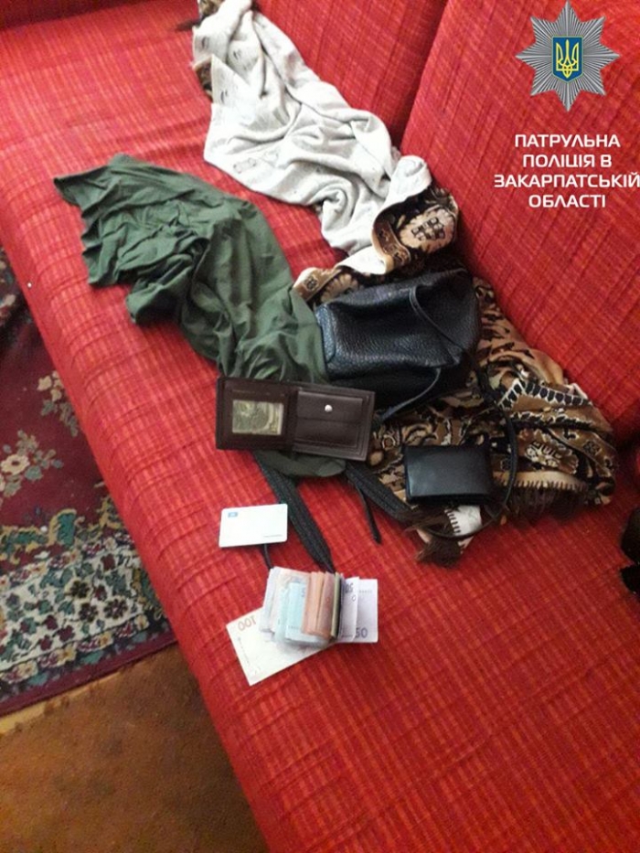 Патрульні в Ужгороді знайшли злочинця, який пограбував таксиста