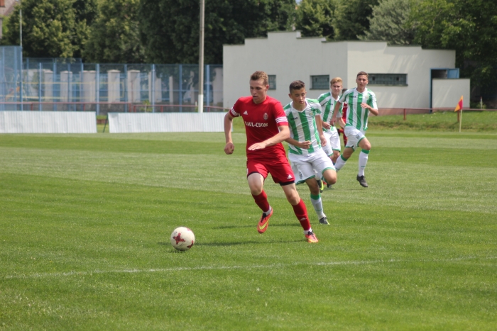 Футбол на Закарпатті: СДЮСШОР U-14 став перемагає в групі 4, а МФА готується до стикових матчів