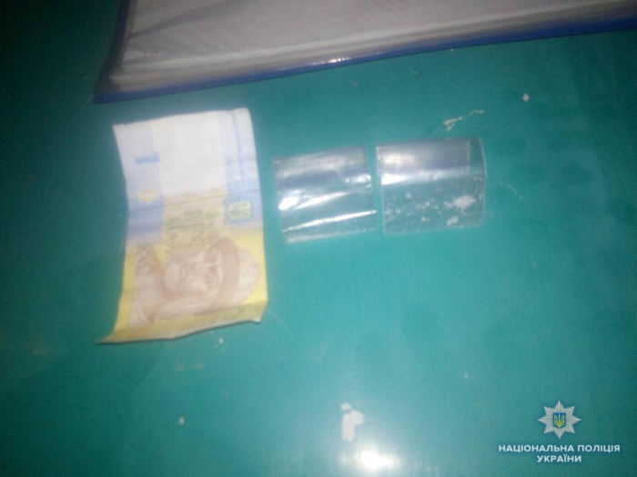 Зупинили за порушення правил дорожнього руху, знайшли наркотики